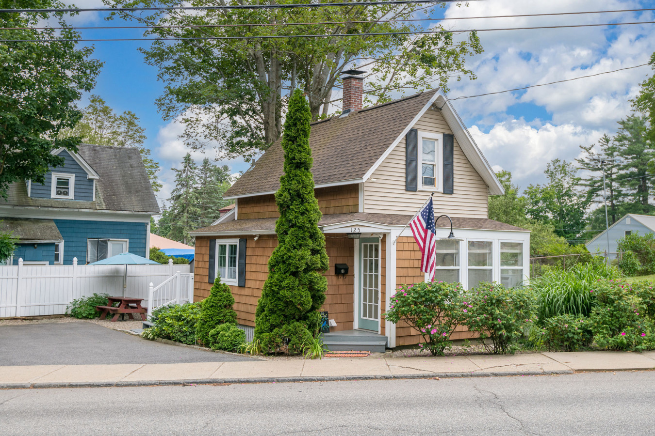 Charming Centrally Located Seaside Retreat — best places to stay in old orchard beach with family